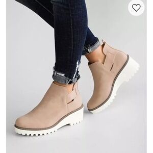 DV by Dolce Vita Rolinda Ankle‎ boots Tan Wedge Booties Chelsea Lug Sole  7.5